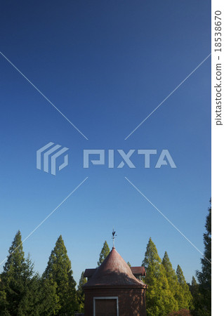 Red roof of Tonari hat 18538670