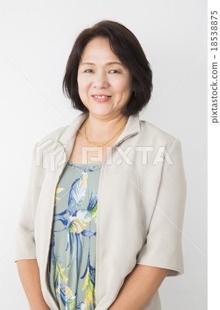 Senior women portrait 18538875