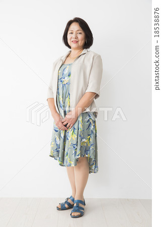 Senior women portrait 18538876