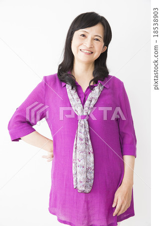 Senior women portrait 18538903