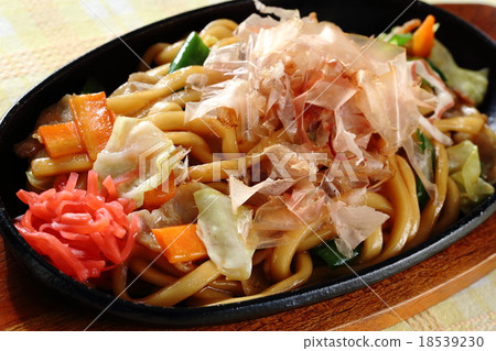 stir-fried udon  18539230