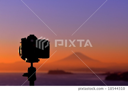 在山公園的日落 18544310