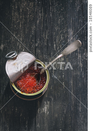 Tin with red caviar 18546089