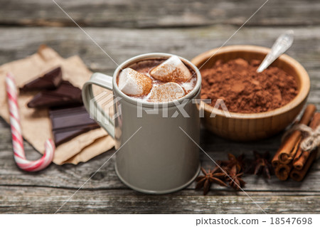 Cocoa drink with marshmallows Cocoa drink with marshmallows 18547698