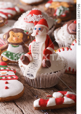 Christmas cupcakes and gingerbread macro  18547796