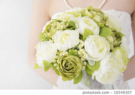 Bride holding bridal bouquet 18548307