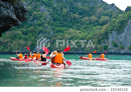 traveler kayaking 18548326