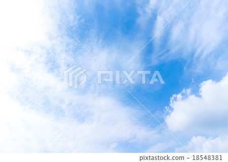 秋天天空白色雲彩和藍天背景材料複製空間字符空間肌肉雲彩積云云彩卷云云彩 秋天天空白色雲彩和藍天背景材料複製空間字符空間肌肉雲彩積云云彩卷云云彩 18548381