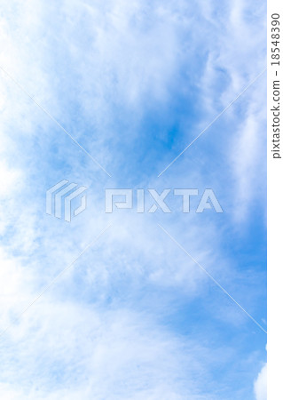 Autumn sky White cloud and blue sky Background material Copy space Character space Muscle cloud Cumulus cloud cloud Cirrus cloud cloud 18548390