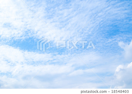 Autumn sky White cloud and blue sky Background material Copy space Character space Muscle cloud Cumulus cloud cloud Cirrus cloud cloud 18548403