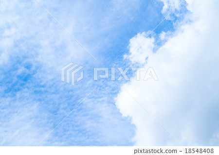 秋天天空白色雲彩和藍天背景材料複製空間字符空間肌肉雲彩積云云彩卷云云彩 秋天天空白色雲彩和藍天背景材料複製空間字符空間肌肉雲彩積云云彩卷云云彩 18548408