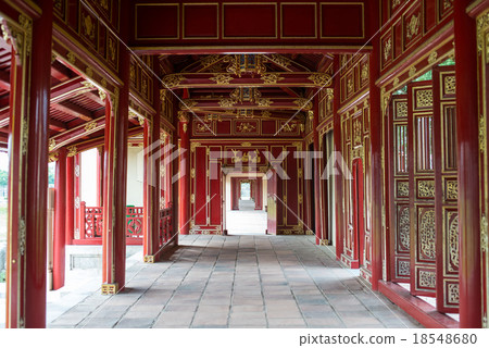 越南中部的老首都“順化”度假區從峴港西北方向行駛兩個半小時後,最後一個王朝抵達順化 越南中部的老首都“順化”度假區從峴港西北方向行駛兩個半小時後,最後一個王朝抵達順化 18548680