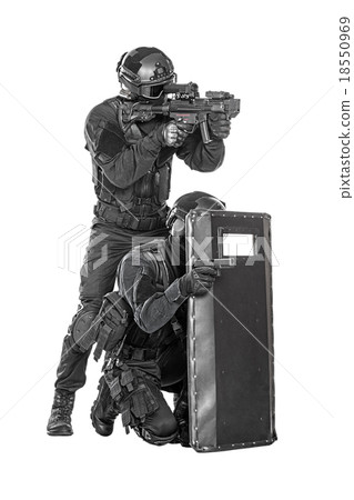 SWAT officers SWAT officers 18550969