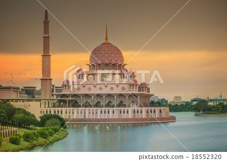 Sunset over Putrajaya Mosque, Kuala Lumpur Sunset over Putrajaya Mosque, Kuala Lumpur 18552320