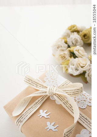 Present Present 18555044