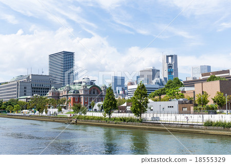 Osaka business district in nakanoshima park 18555329