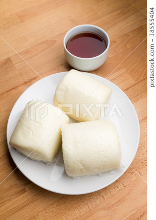 Steamed chinese bun and a cup of tea 18555404