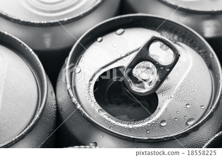 Top of open wet beer can close up 18558225