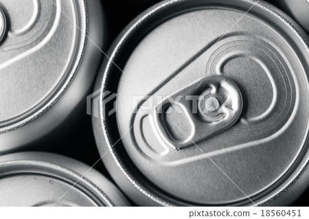 A group of aluminum drinks cans 18560451