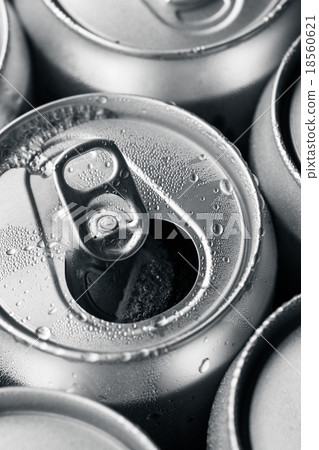 Top of open wet beer can close up Top of open wet beer can close up 18560621