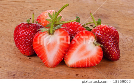 The strawberry on wood background 18569003