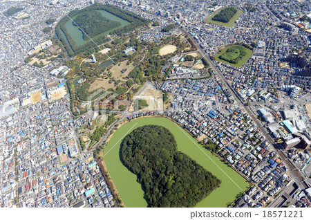 皇帝Nintoku和其他墓葬在航拍照片 18571221
