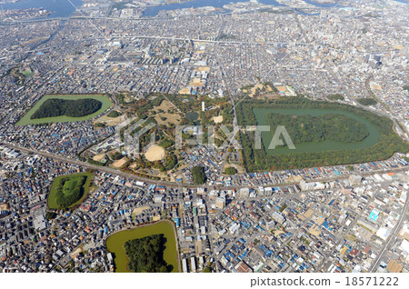 皇帝Nintoku和其他墓葬在航拍照片 18571222