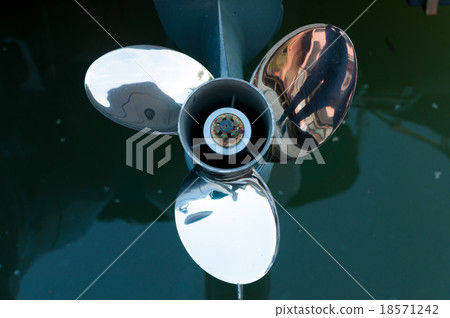 Baot propeller installed on the engine 18571242