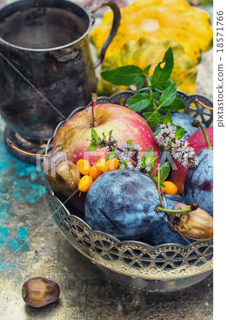 Still life with tea and fruit 18571766