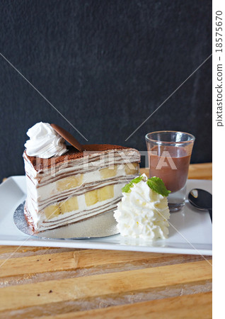 Banoffee cake 18575670