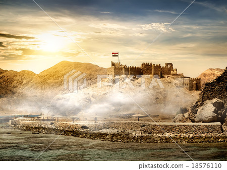 Island of pharaohs in Taba Island of pharaohs in Taba 18576110