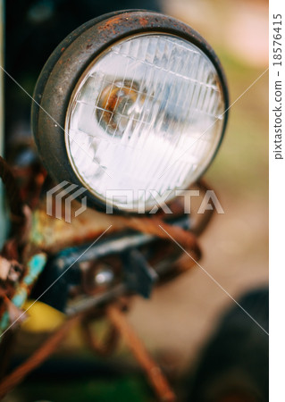 Close up of old vintage retro cars headlight Close up of old vintage retro cars headlight 18576415