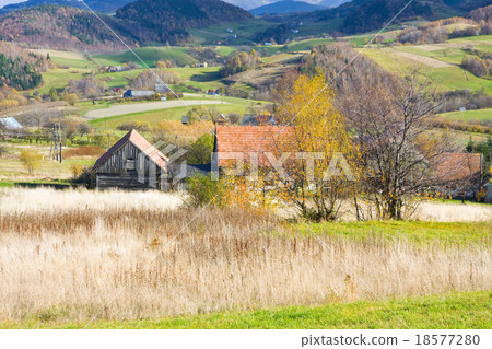 Rolling countryside Rolling countryside 18577280