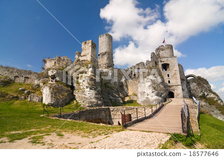 Ogrodzieniec Castle, Poland. 18577646