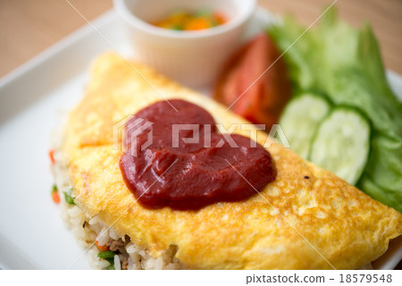 Omelette rice  18579548