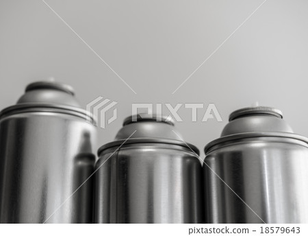 Spray can 18579643