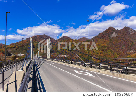 秋天不動橋在秋天 18580697