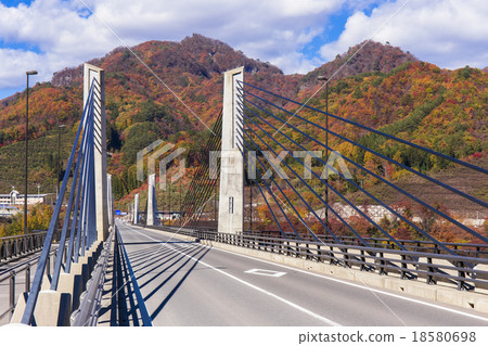 秋葉的不可移動的橋樑 秋葉的不可移動的橋樑 18580698