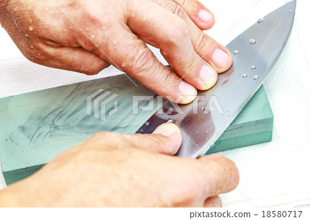 Sharpen knives 18580717