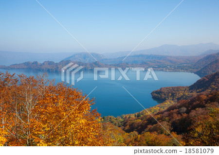 秋天十和田湖 18581079