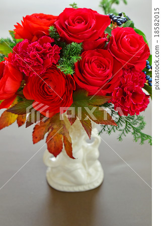 Arrangement of red roses Arrangement of red roses 18582015