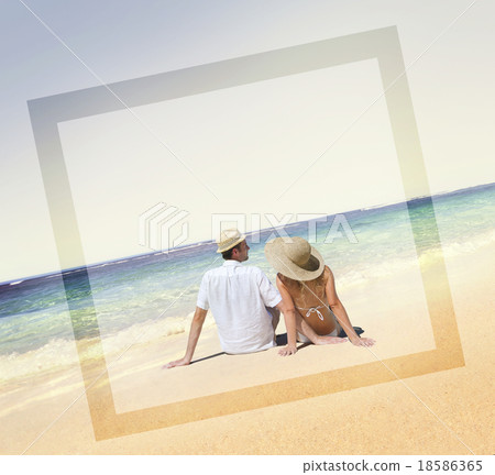 Honeymoon Couple Summer Beach Dating Concept Honeymoon Couple Summer Beach Dating Concept 18586365