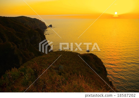 Kannon海角在下午在晚上 18587202