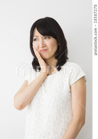 Portrait middle women Portrait middle women 18587278
