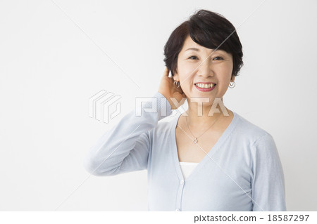 Senior women portrait 18587297