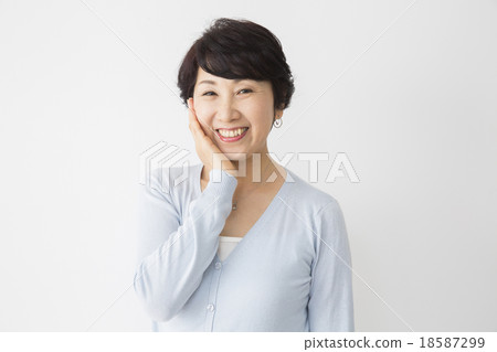 Senior women portrait Senior women portrait 18587299