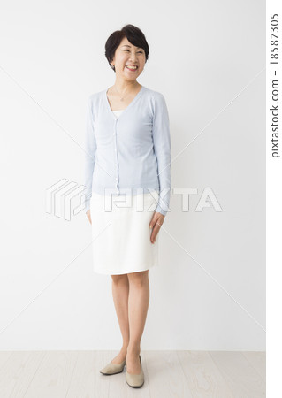 Senior women portrait 18587305