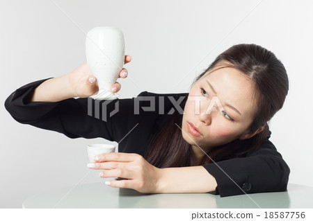 女性新年假期 18587756