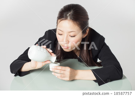 女性新年假期 18587757