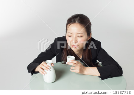 女性新年假期 18587758